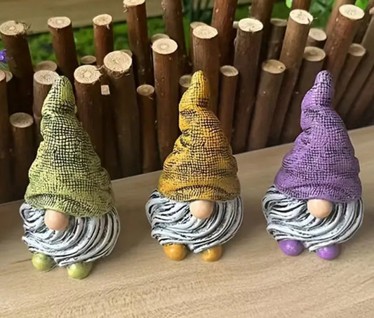 Gnome statues in Colour